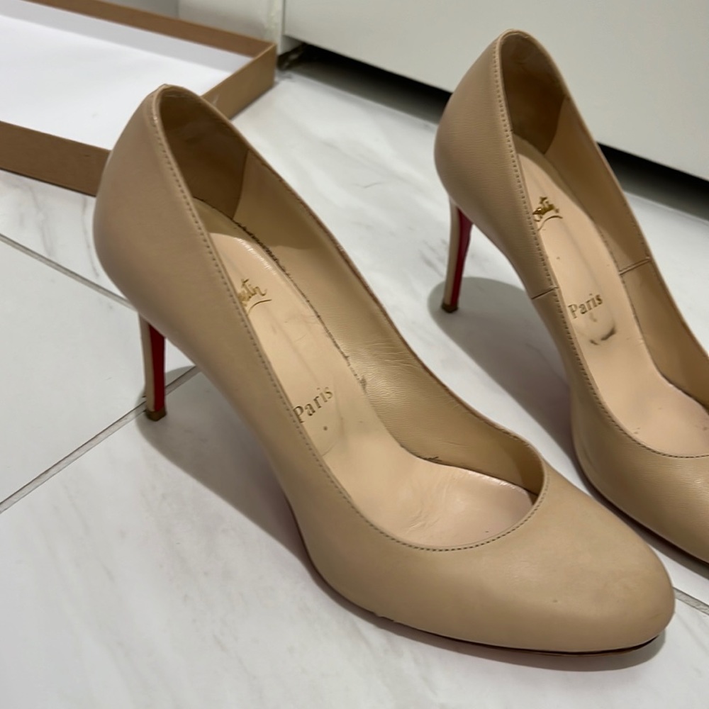 Christian Louboutin  100 NUDE Smooth Leather Pumps